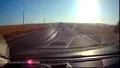 Imagini șocante pe un drum din România: Un copil cade din mașină