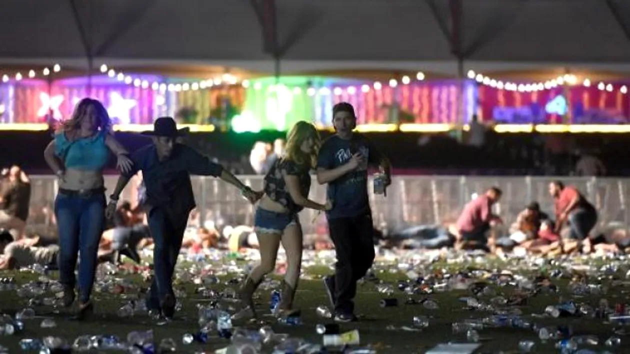 Masacru în Las Vegas! 50 de morţi şi peste 200 de răniţi!