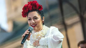 Toată lumea o cunoaște pe Andra, dar uite cum arată surorile ei! Seamănă leit toate trei