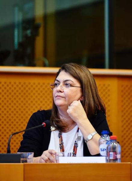 Ea este Adina, soția lui Crin Antonescu. Au făcut nuntă mare la Bruxelles