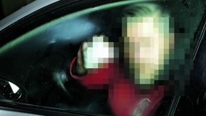 Ce-au găsit polițiștii într-o mașină cu geamuri aburite, parcată în Centrul Vechi din Botoșani