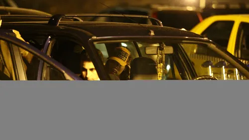 Clipe de vis, la Paris! Alin Cocos si-a serbat ziua in capitala Frantei cu Gina Pistol! Au fost intr-un super club!