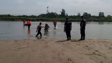 Familia copiilor înecați în Jiu, prea săracă să-i înmormânteze