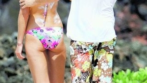 Leo Dicaprio nu-si poate lua mainile dupa iubita lui! Ce o mai "cremuieste"...