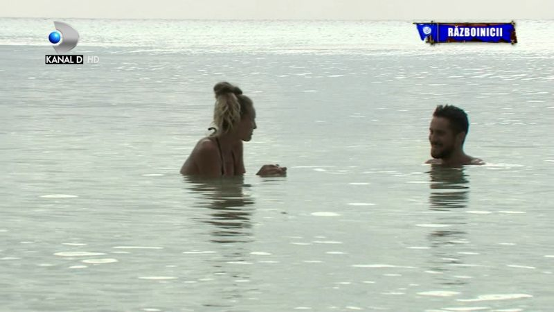 S-a format primul cuplu de la Survivor România?! Colegii i-au dat de gol: “E o clipire diferită în ochi. Se vede diferența, oricum!”