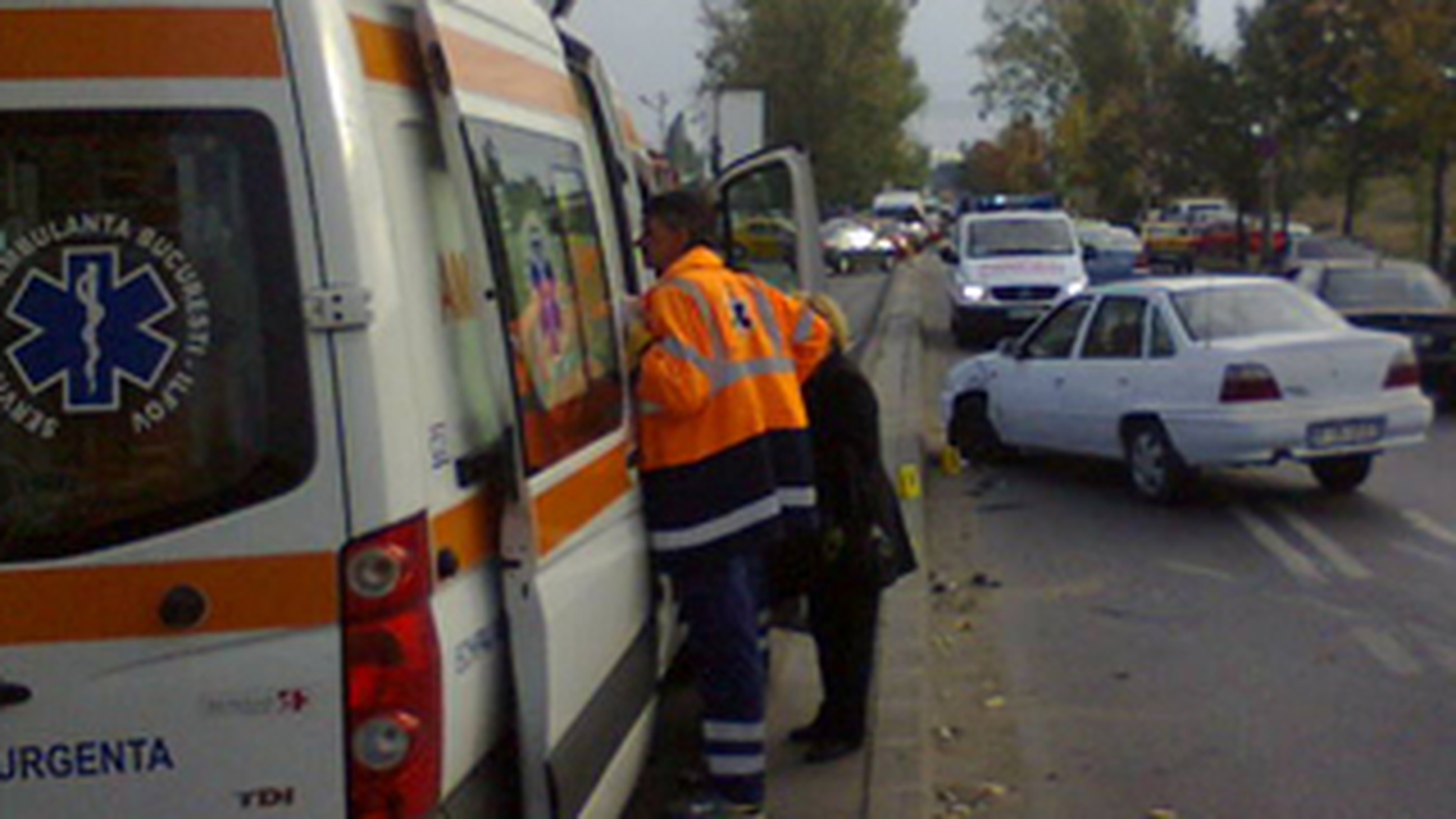 A facut zob trei masini si a fugit! Soferul unui BMW, cautat de politisti dupa ce a ranit trei oameni!