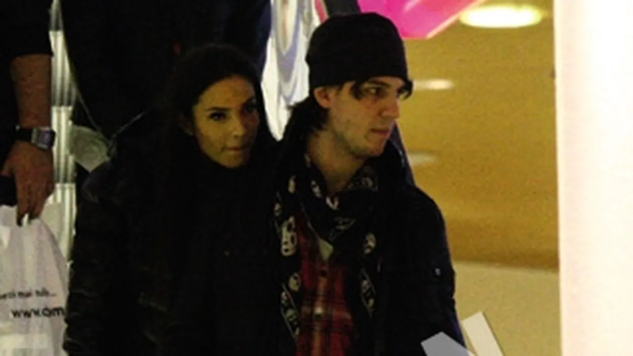 Olaroiu jr. se iubeste cu Raluca Arnautu. Si cu prietena ei cea mai buna?