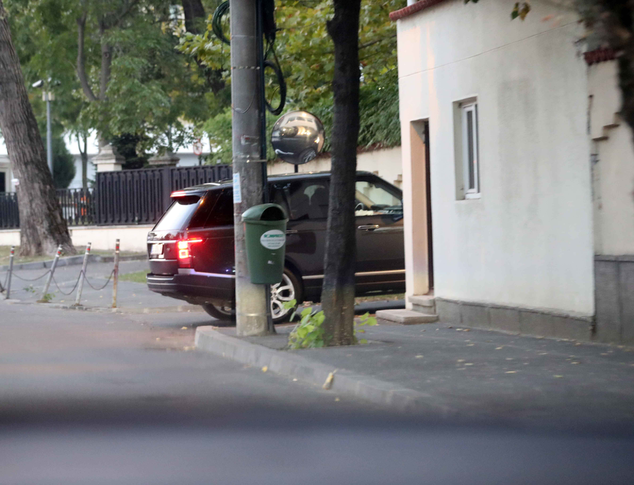 Mugur Isărescu deţine un pachet salarial de invidiat