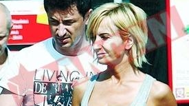 Daniela Gyorfi s-a lasat sarutata in parcare!