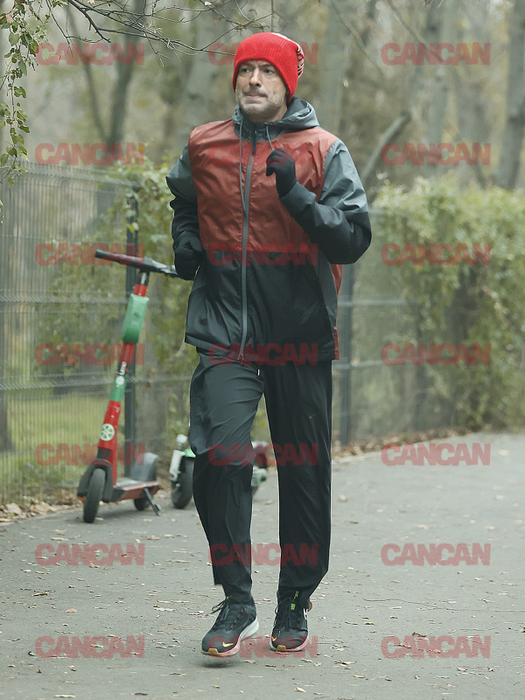 Vedeta s-a echipat și a ieșit la jogging.