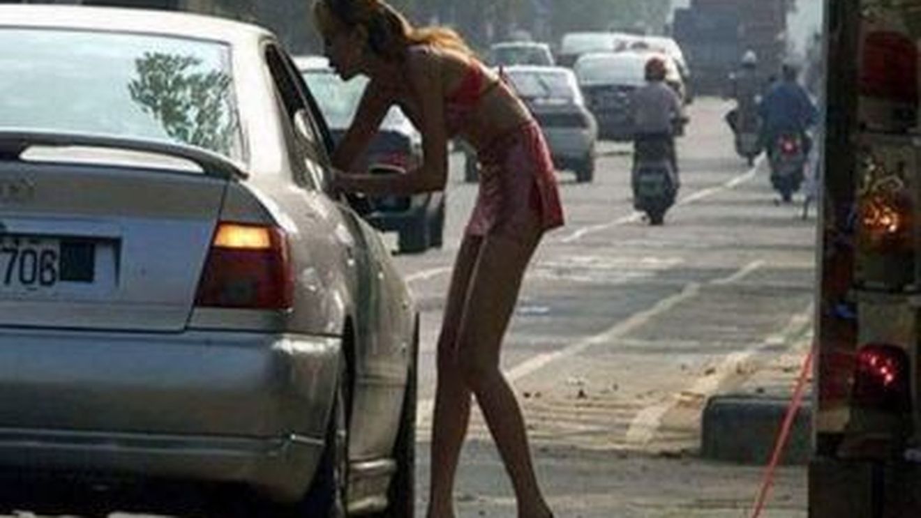 Prostituată pe Autostrada Soarelui, din dragoste pentru iubit. „Asta e puştoaică, e aşa... are mintea slabă“

