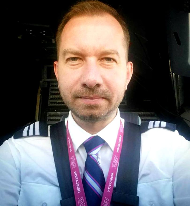 Mihai Sturzu s-a lăsat de muzică, apoi și de politică și s-a făcut pilot! Câți bani câștigă lunar