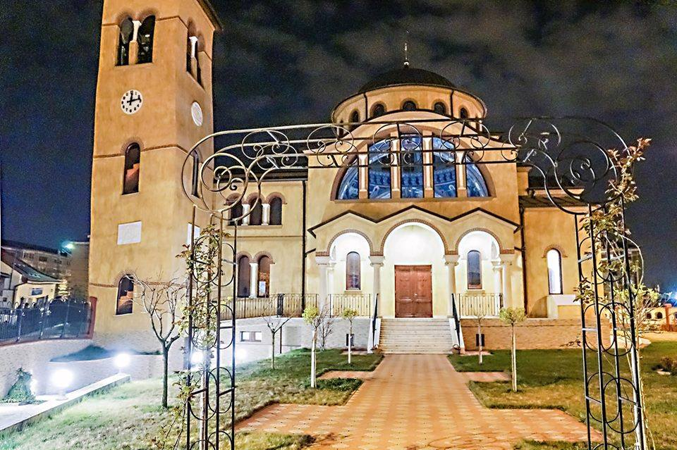 Biserica "Schimbarea la Față" Velența, copie a catedralei Sfânta Treime din Atena