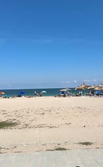 Vama Veche, ca în mijlocul verii pe 19 septembrie! Turiștii fac plajă și baie, iar apa e ca în Grecia