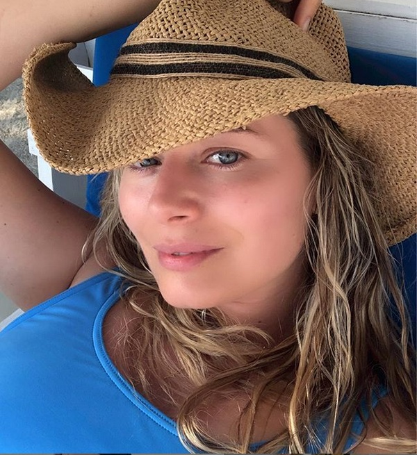 Laura Cosoi, însărcinată pentru a doua oară?! A dezvăluit chiar ea răspunsul, după ce a fost pozată cu o burtică suspectă