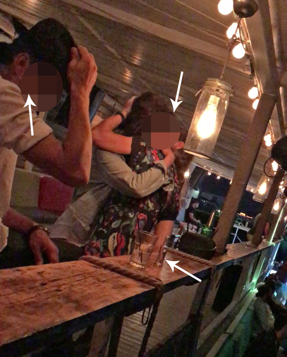 "Cowboy"-ul, fetele încinse şi sticluţa de vodcă