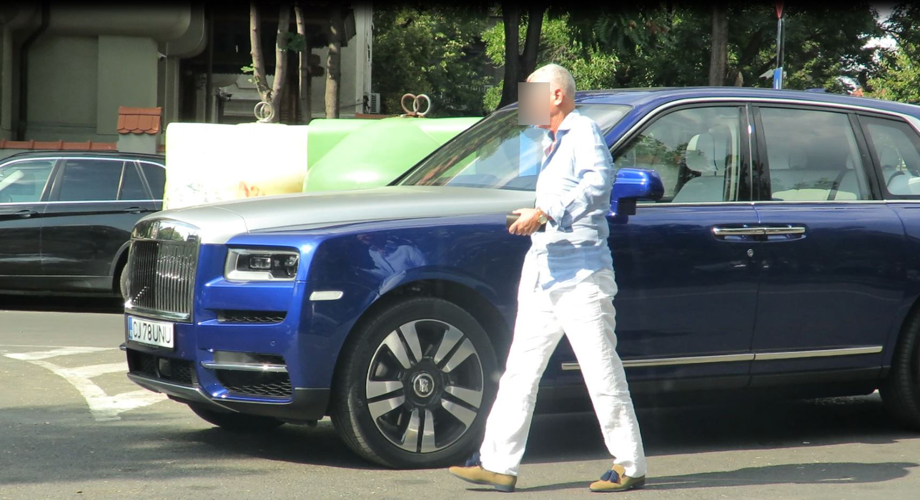 ”Milionarul singuratic” a întors, din nou, privirile pe străzile Capitalei, cu superbul SUV Rolls Royce