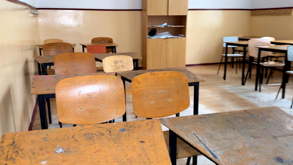 Scene scandaloase într-o școală din Iași! Un elev a fost bătut de îngrijitorul școlii. „L-a leșinat”