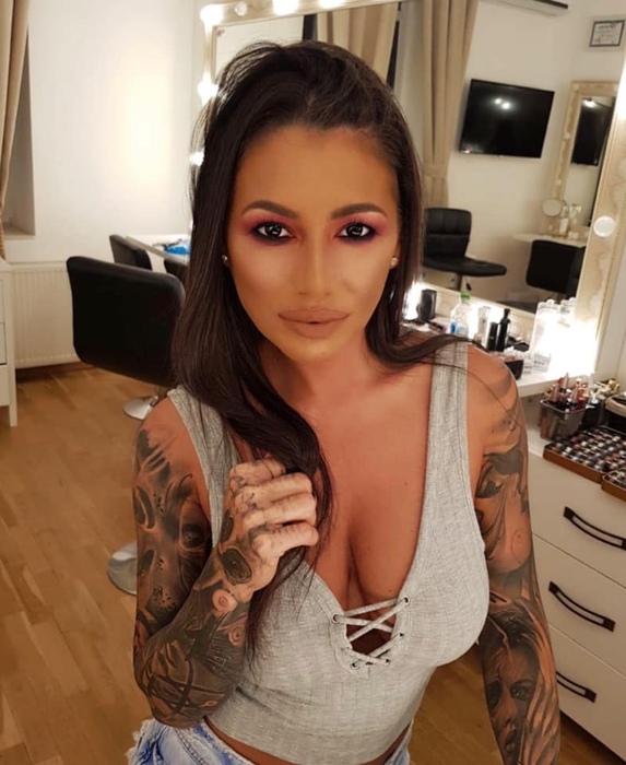 Roxana Vancea, îngrozită de noul coronavirus. Cum se protejează vedeta şi familia sa
