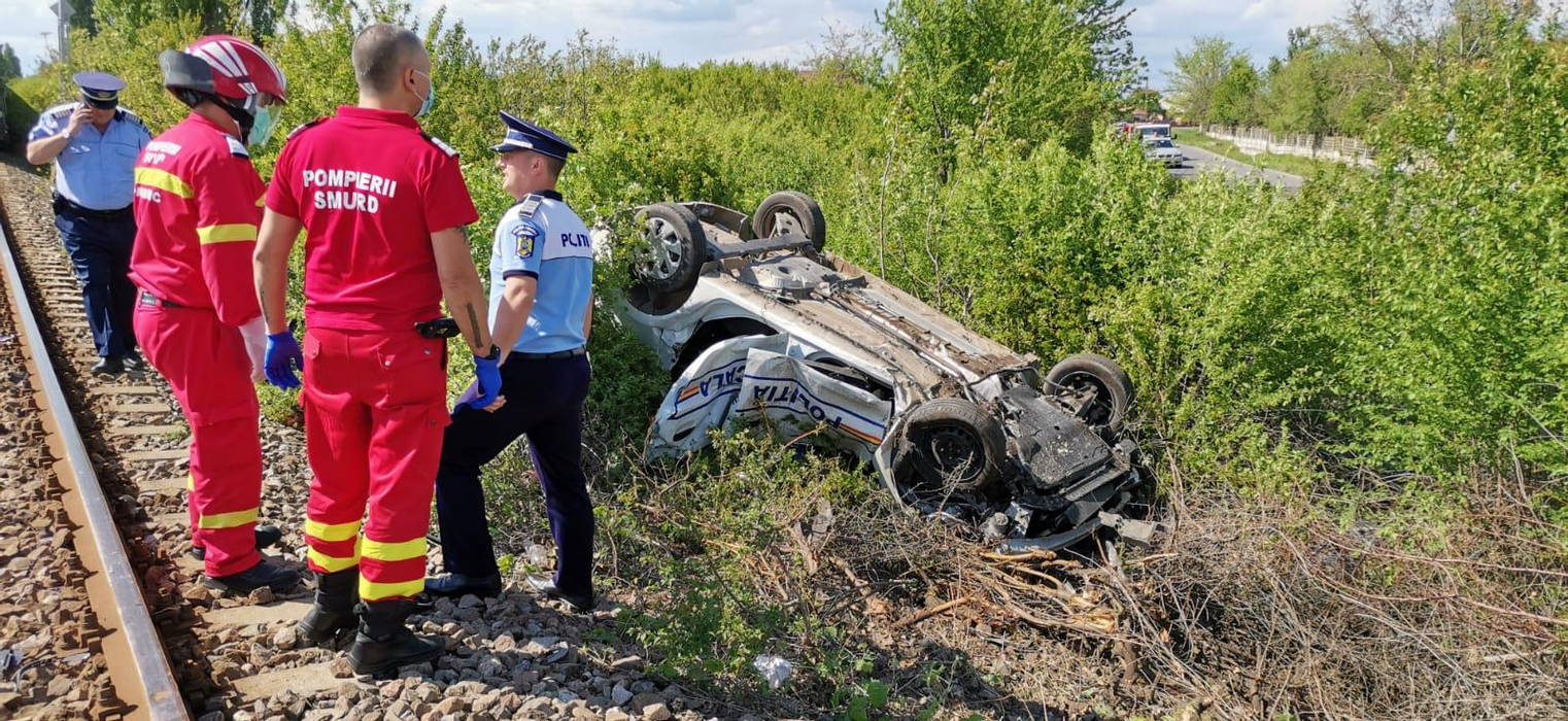 Un polițist local a murit, după ce mașina în care era împreună cu un ofițer de poliție națională și doi jandarmi a fost spulberată de un tren în județul Prahova