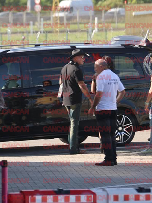 Primele imagini cu membrii trupei Metallica înainte de show-ul uriaș de pe Arena Națională. „Zeii rock-ului” au aterizat la București cu două avioane private