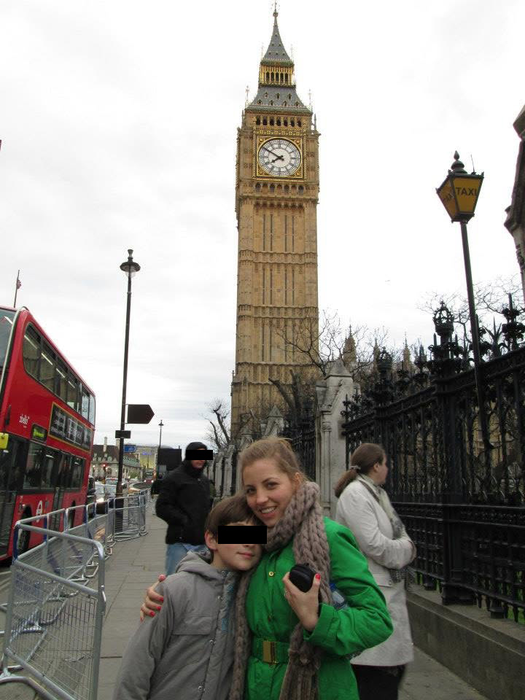 Cum arăta Bianca Iotu în 2012, când a abandonat școala din România și s-a angajat chelneriță într-un bar din Londra