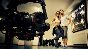 Credeau că nimeni nu-i observă. I-am filmat pe DANI şi pe ”vecina” FLAVIA intimi, într-o parcare!