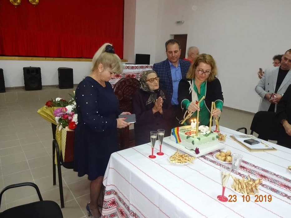 Bătrânica le-a mulțumit tuturor consătenilor, la împlinirea a 100 de ani