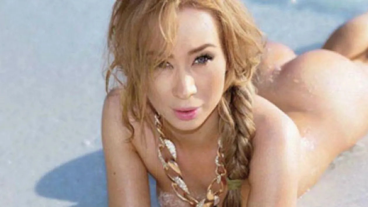 Platoul bine nu au spalat, Xonia s-a cam patat! Detaliul pe care nu l-au vazut producatorii cand au montat ultimul clip al Xoniei