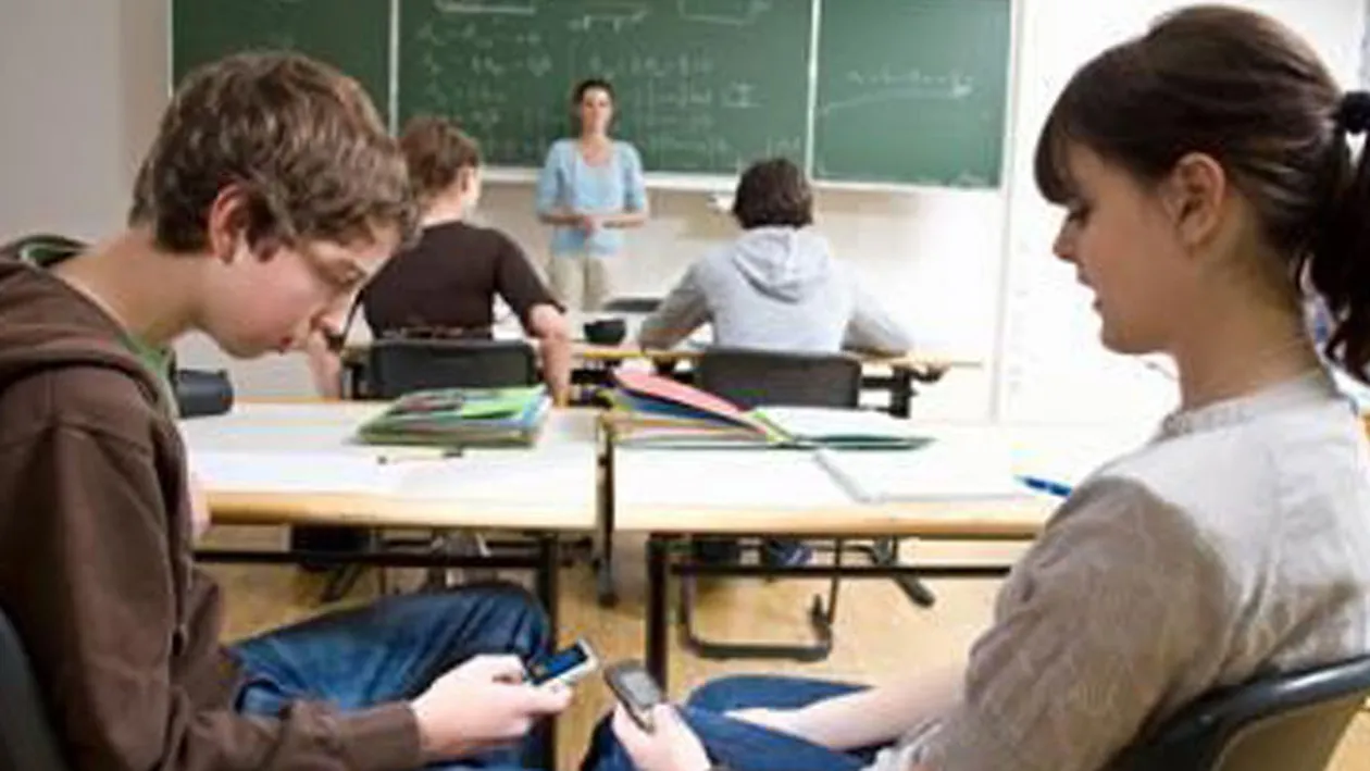 Cum i-a fotografiat CANCAN.ro pe aceşti elevi în prima zi de şcoală! 