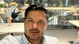 Furtuna a făcut prăpăd în curtea lui Liviu Vârciu! Mobilierul a zburat, apa a inundat tot: „A fost uragan sigur”