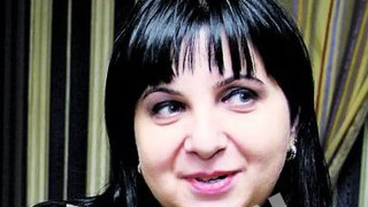 Duhovnicul lui Carmen Serban ii ia apararea: Are prea usor incredere in oameni