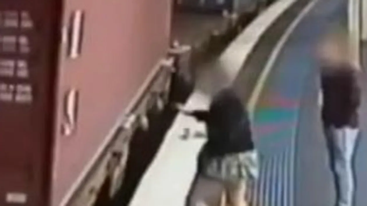 Momenul SOCANT in care o tanara cade sub un tren in miscare! Totul a fost filmat de camere! Ce s-a intamplat cu ea