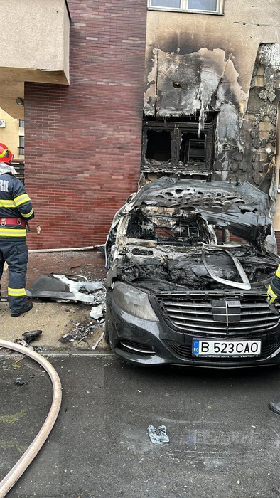 VIDEO | Momente de panică în Cartierul Francez din Capitală. O mașină a explodat din senin