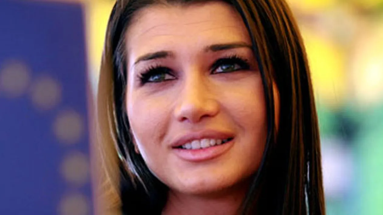 Elena Basescu: Imi asasinez prietenii cu poze cu Sofia! Isi doreste sa redevina mama