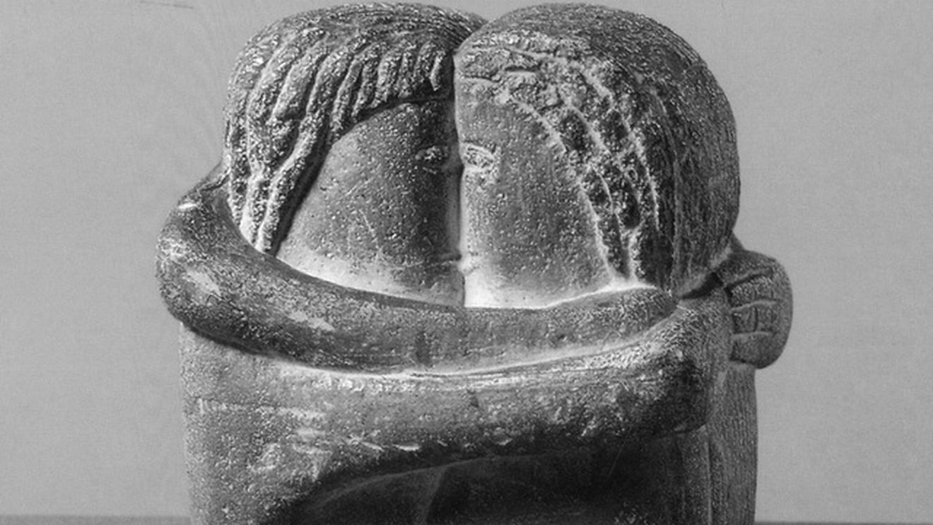 Sculptura "Sarutul" a lui Constantin Brancusi s-a vandut pe o suma FABULOASA! Cat au platit doi colectionari americani