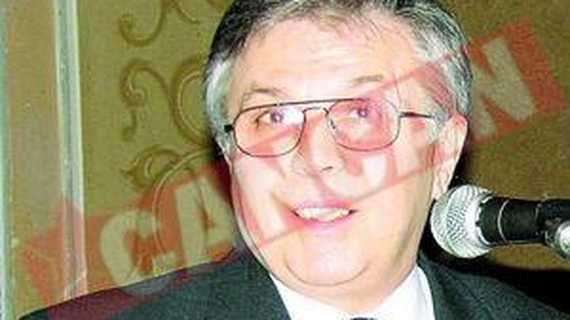 Secretarul general al Camerei ia masa la sufertas