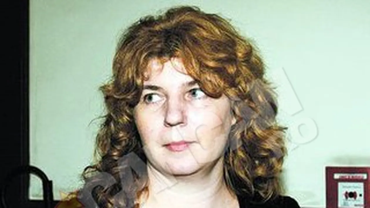 Andreea Barlea profita din plin de avantajele profesionale! Se foloseste de masina de la serviciu