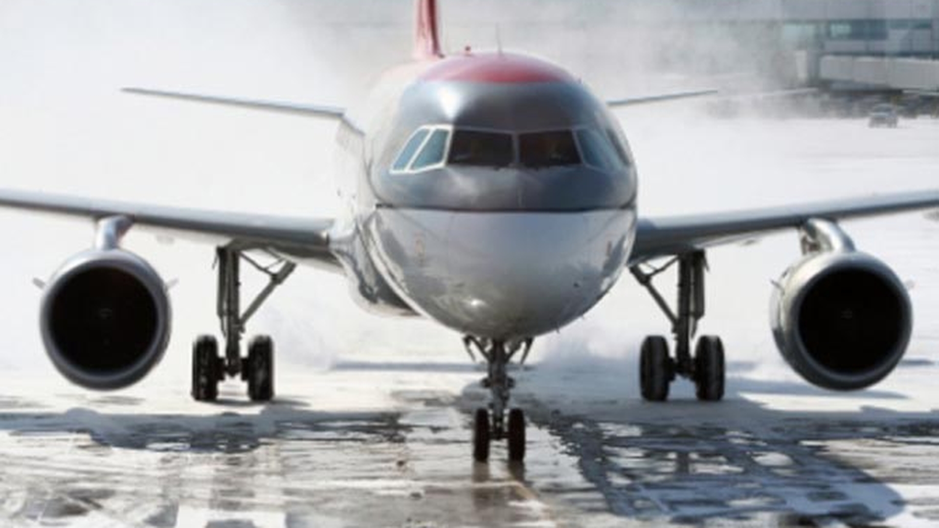 Patru pasageri ai unui avion pe ruta Florenta - Timisoara au fost raniti in timpul evacuarii de urgenta