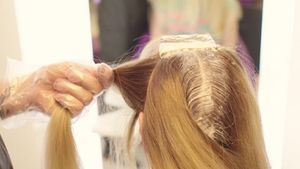 Cum a ajuns o femeie din Botoşani să plătească peste 1.000 de lei la un salon: "Aveau nişte mâini de parcă ar fi lucrat în şantier"
