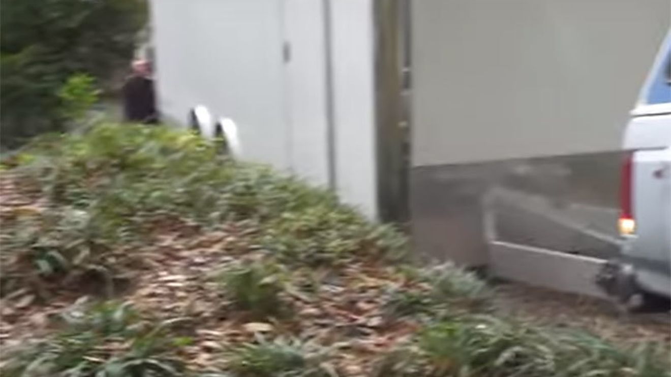 Fabulos! Ce au descoperit autorităţile într-un garaj abandonat de 30 de ani. Înainte să-l demoleze, experţii au...