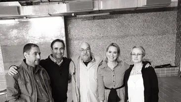 Andreea Esca, reîntâlnire emoţionantă cu cel mai îndrăgit profesor din şcoala primară: „Acum, după 35 de ani, i-am povestit cât de mult l-am regretat!”