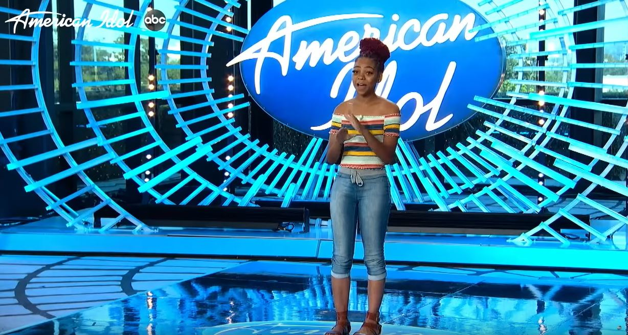 Premieră la American Idol! O concurentă a intrat în competiție fără să se înscrie la audiții și i-a uimit pe jurați cu vocea ei