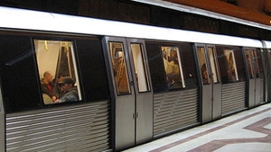 Un barbat a gasit o geanta plina cu bani la metrou si a inapoiat-o proprietarului