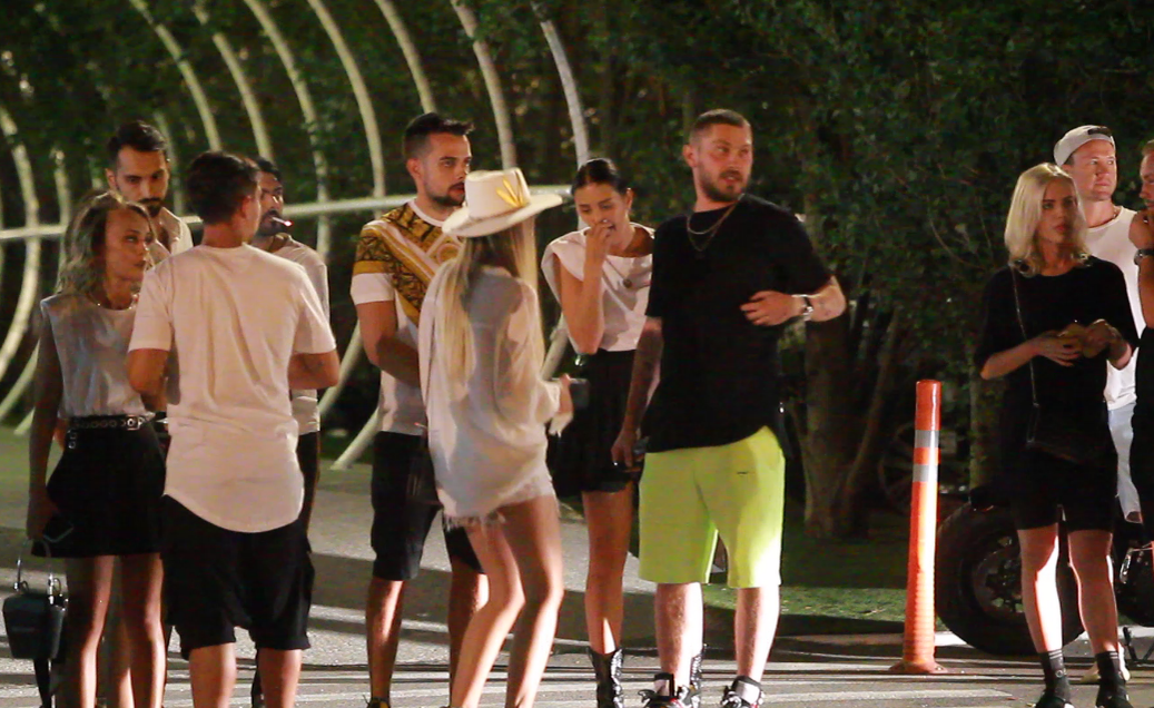 Edy Kovacs s-a distrat alături de fete apetisante și de amici într-un club din Mamaia