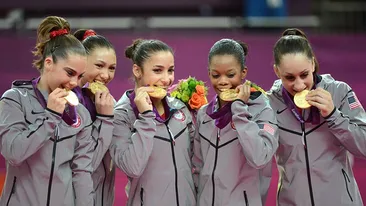 Punem pariu că nu ştiai asta! De ce toţi campionii se prefac că muşcă din medaliile de aur!