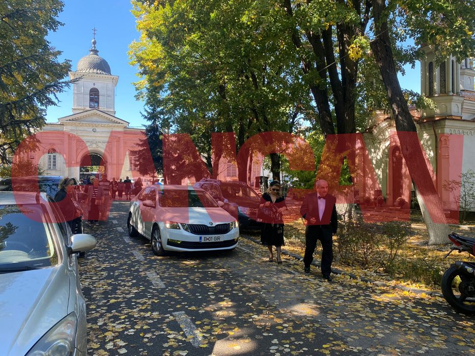 Aurelian Temișan, distrus de durere la căpătâiul lui Alexandru Arșinel. Imagini dureroase de la slujba de înmormântare