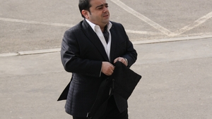 Adrian Minune este cu 26 cm mai inalt decat... picioarele unui fotomodel. Uite-l cum arata cantaretul langa Daniela Aciu!