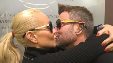 Amor, amor... Bote nu le vrea in dormitor! Vica, uite unde ii place creatorului de moda s-o faca lata