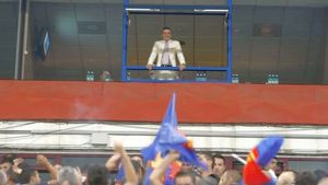Imagini exclusive cu demolarea stadionului Ghencea! Cum arată celebra lojă în care Gigi Becali a făcut show de multe ori